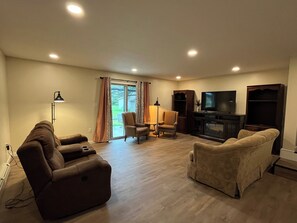 Living area - Indoor Heated Pool inside Spacious 4-bedroom house in serene Escanaba with AC (Escanaba)