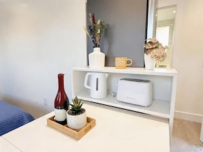 Suite estudio Confort, 1 cama Queen size, para no fumadores, cocineta | Sábanas de algodón egipcio, ropa de cama de alta calidad y wifi gratis
