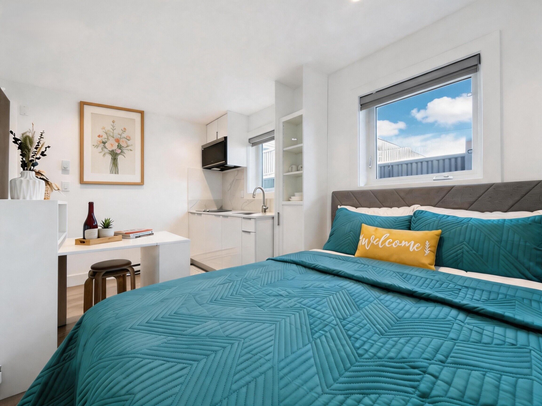 Comfort Studio Suite, 1 Queen Bed, Non Smoking, Kitchenette | Egyptian cotton sheets, premium bedding, WiFi (free), bed sheets