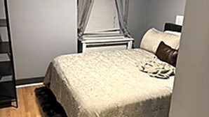 1 bedroom, iron/ironing board, bed sheets - Beautifully Furnished Downtown Atlanta Condo (Atlanta)