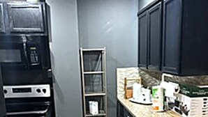 Private kitchen - Beautifully Furnished Downtown Atlanta Condo (Atlanta)
