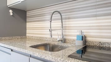 Fridge, microwave, dishwasher, cookware/dishes/utensils