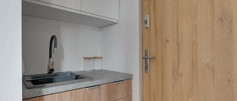 Kühlschrank, Mikrowelle, Herdplatte