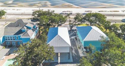 New Beachfront home. Large Pool with Hot tub. Outside Kitchen. Volleyball court.