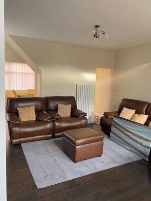 Interior - House Sleeps 4 with Parking and Garden (Manchester)