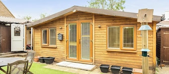 Studio Retreat Sleeps 1 - Parking & WiFi