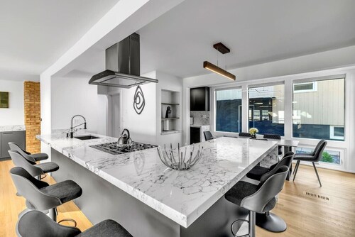 Elmhurst 4BR Home with Pool | Mid-Term Ready