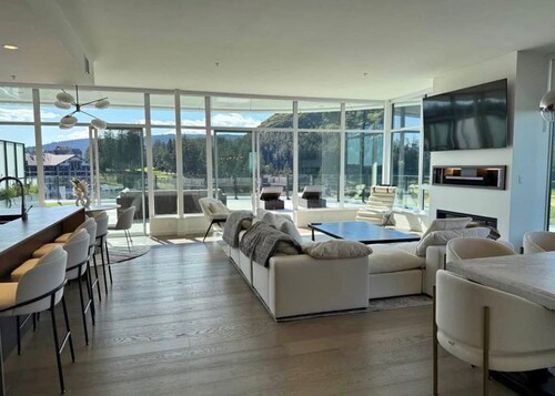 Luxury & Spacious Penthouse | Panoramic Views