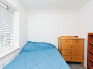 4 makuuhuonetta, silitysrauta/-lauta, Wi-Fi, vuodevaatteet