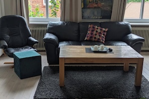 Fernseher, Kamin, Stereoanlage
