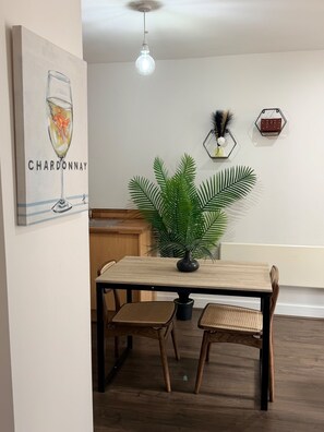 Dining - Cozy City Apartment in Birmingham (Birmingham)