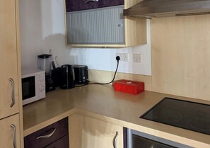 Fridge, microwave, oven, dishwasher - Jewellery Quarter 1-Bed Apt, Sleeps 2 with WiFi (Birmingham)