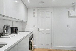 Private kitchen - GuestReady - Loft in Liverpool's Vibrant District (Liverpool)