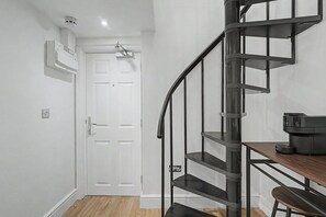Interior - GuestReady - Duplex in Vibrant Liverpool (Liverpool)