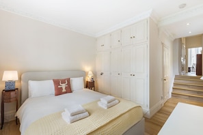 Desk, Internet, bed sheets - GuestReady - Charming Flat in Fulham, London (London)