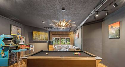 The Mid-Century Treehouse - Hot Tub & Games Room