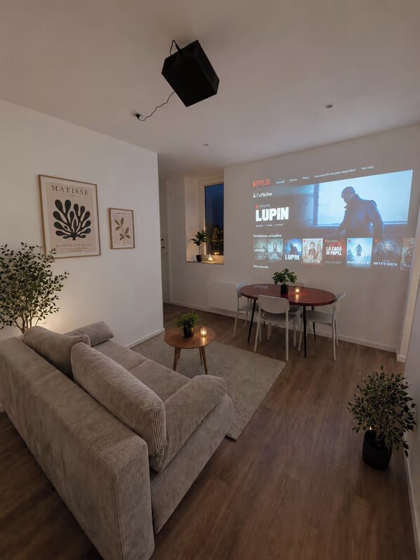 Interior - Vrbo Property (Ploumagoar)
