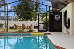A heated pool - Private Arcade Room, Heated Pool, Fire Pit & Putting Green Near Anna Maria Island (Bradenton)