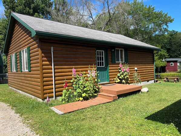 Exterior - Marvelous 2-bedroom cabin in Curtis perfect for a relaxing getaway (Curtis)