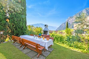 A table set outdoors with a view of mountains. - Lagotissimo 17 - Apartment with Balcony View and Pool, Riva del Garda, Italy (Riva del Garda)