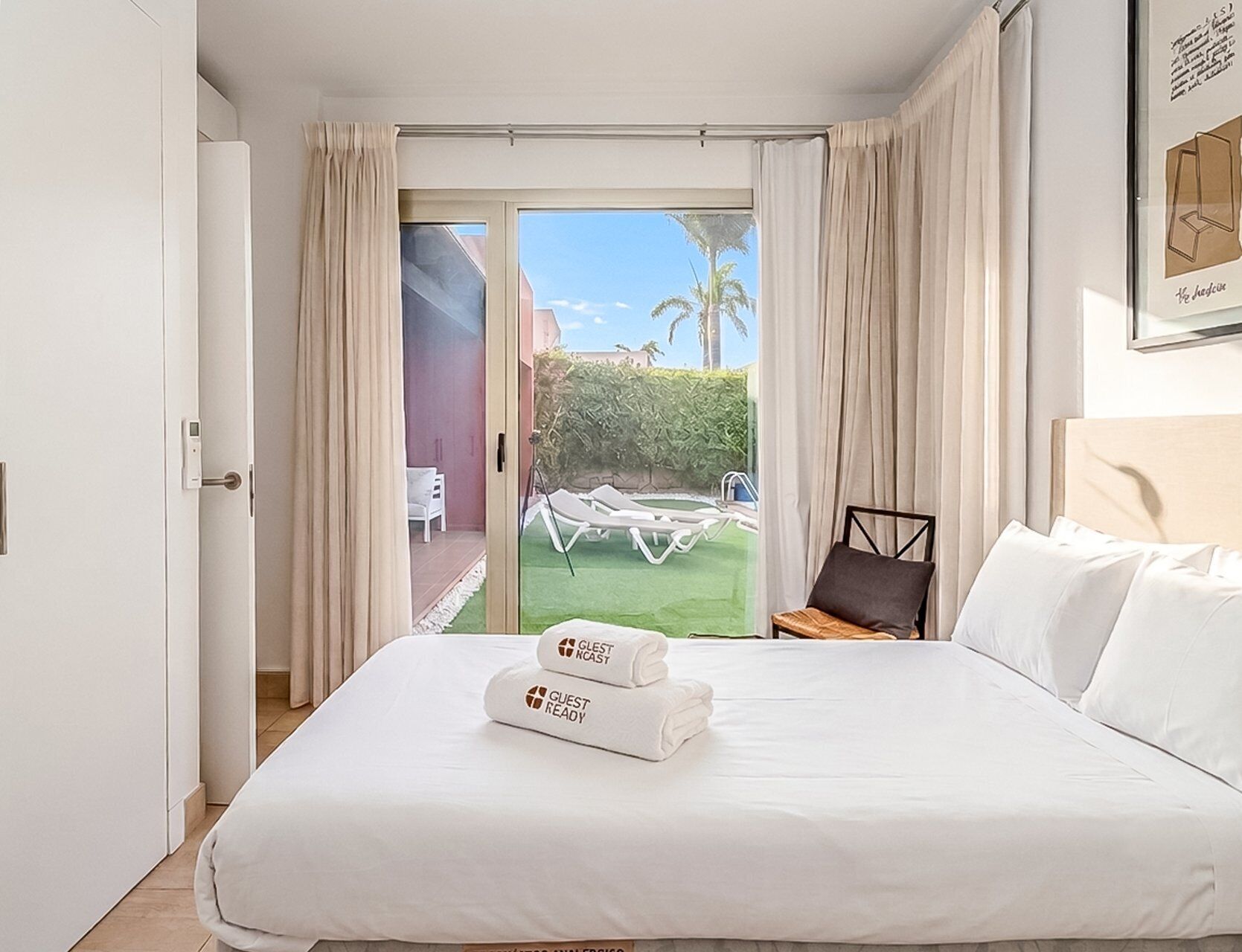 Iron/ironing board, Internet, bed sheets