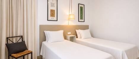 2 bedrooms, iron/ironing board, Internet, bed sheets