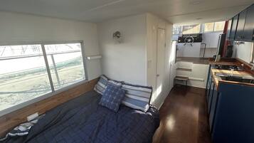 1 bedroom, iron/ironing board, Internet, bed sheets