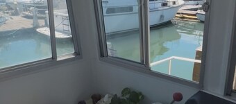 Cozy 1-bedroom Private Houseboat in lovely Sausalito with AC
