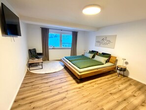 Room - Vrbo Property (Regen)