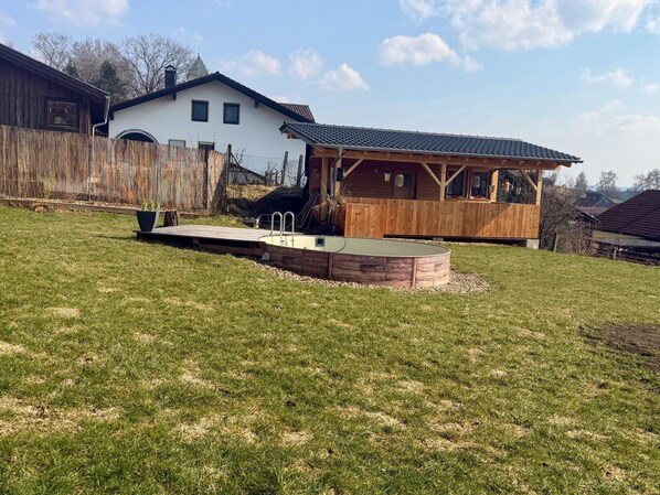 Outdoor spa tub - Vrbo Property (Regen)