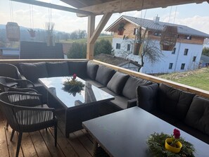Outdoor dining - Vrbo Property (Regen)