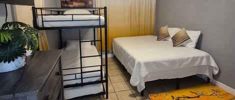 3 bedrooms, iron/ironing board, WiFi, bed sheets