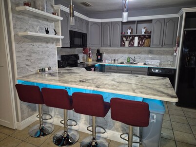 Lively Mini Retreat near the Beach in St. Pete