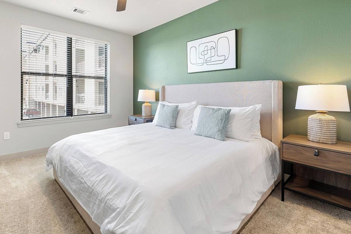 Căn hộ, 2 phòng tắm (2 Bedrooms) | 1 phòng ngủ, bàn ủi/dụng cụ ủi quần áo, trang trí khác biệt
