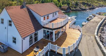Cozy home in Bokn with sauna