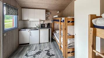 Refrigerador, microondas, parrilla de estufa y cafetera y tetera