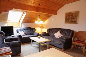 TV - Vacation Apartment 1 with a balcony for 4 people, 2 separate... Bedroom (Seebruck)