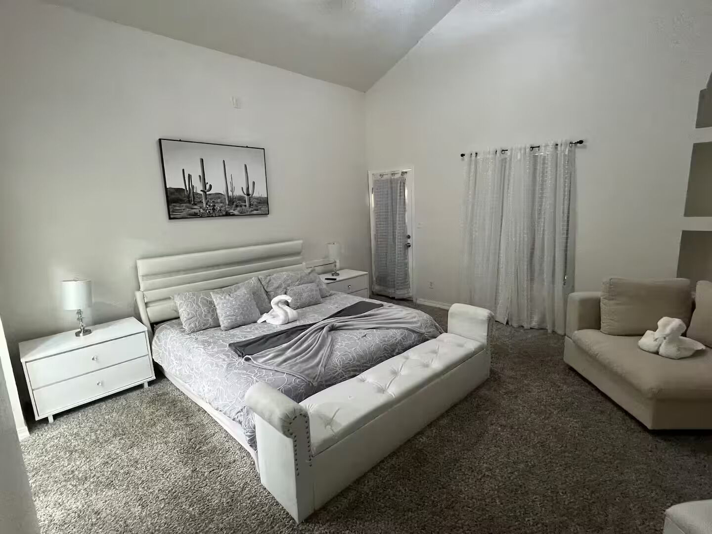 Iron/ironing board, WiFi, bed sheets