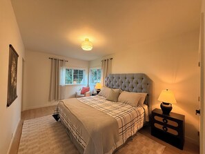Tabla de planchar con plancha, wifi y ropa de cama 