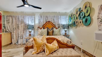Deluxe Studio, 1 Queen Bed | WiFi (free)