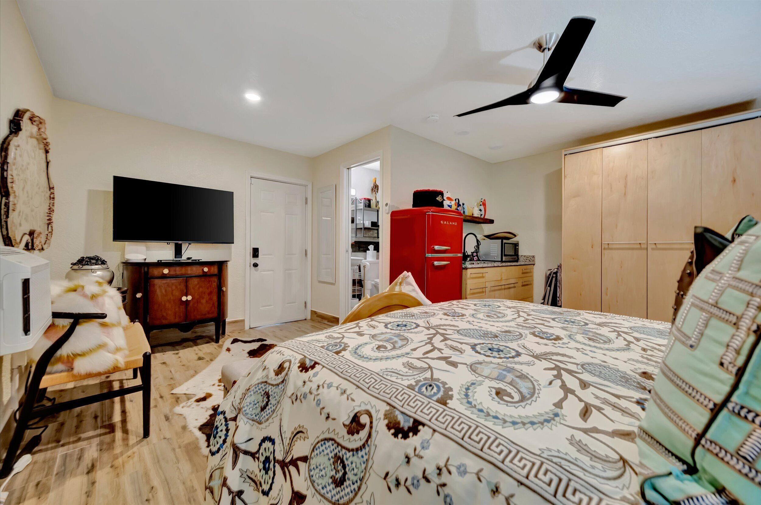 Deluxe Studio, 1 Queen Bed