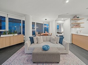 Interior - Private Hot Tub · 2bed/2ba Sleeps 6 · Next to Rogers Arena · EV Parking included (Vancouver)