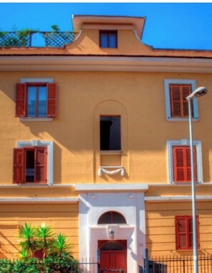 Exterior - Vrbo Property (Roma)
