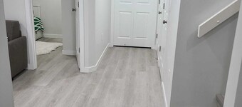 Haven Serene - Modern, convenient, quiet, private 1 bedroom basement suite