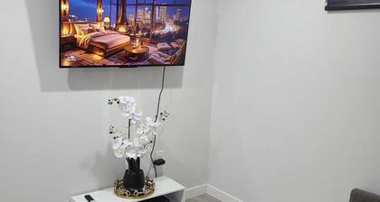 Haven Serene - Modern, convenient, quiet, private 1 bedroom basement suite
