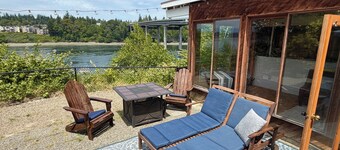 Waterview Escape - Scenic Views, Sunroom & Patio