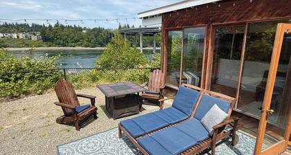 Waterview Escape - Scenic Views, Sunroom & Patio