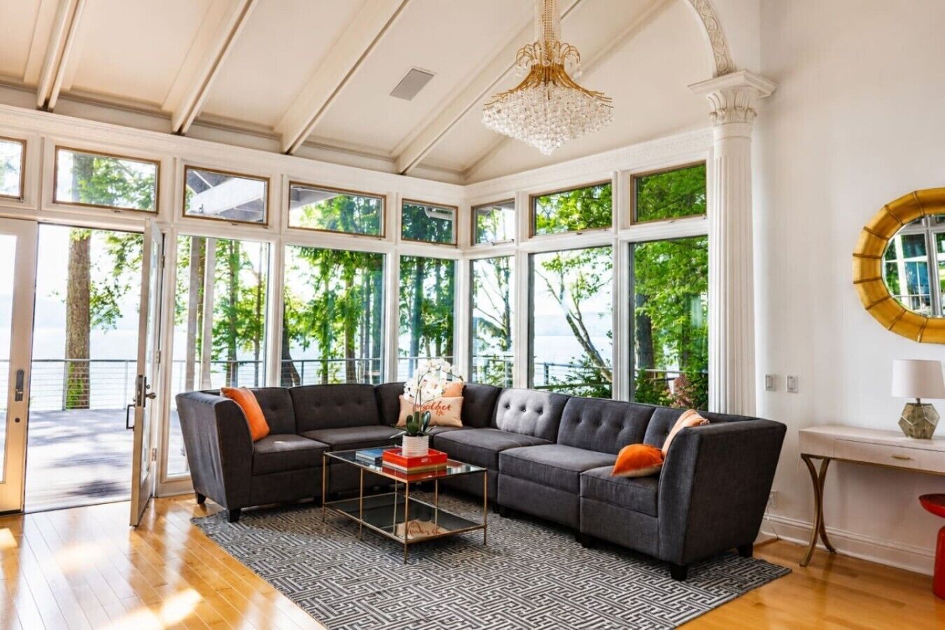 Televisión y chimenea 