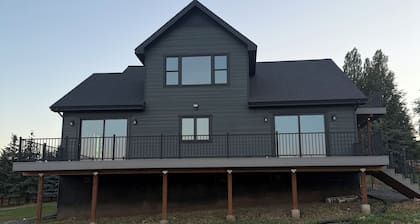 New luxury 3-bedroom house in historic Latah