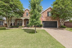 Exterior - MoxieStays / Pool, Spa, Billiards Room and Theater (Frisco)